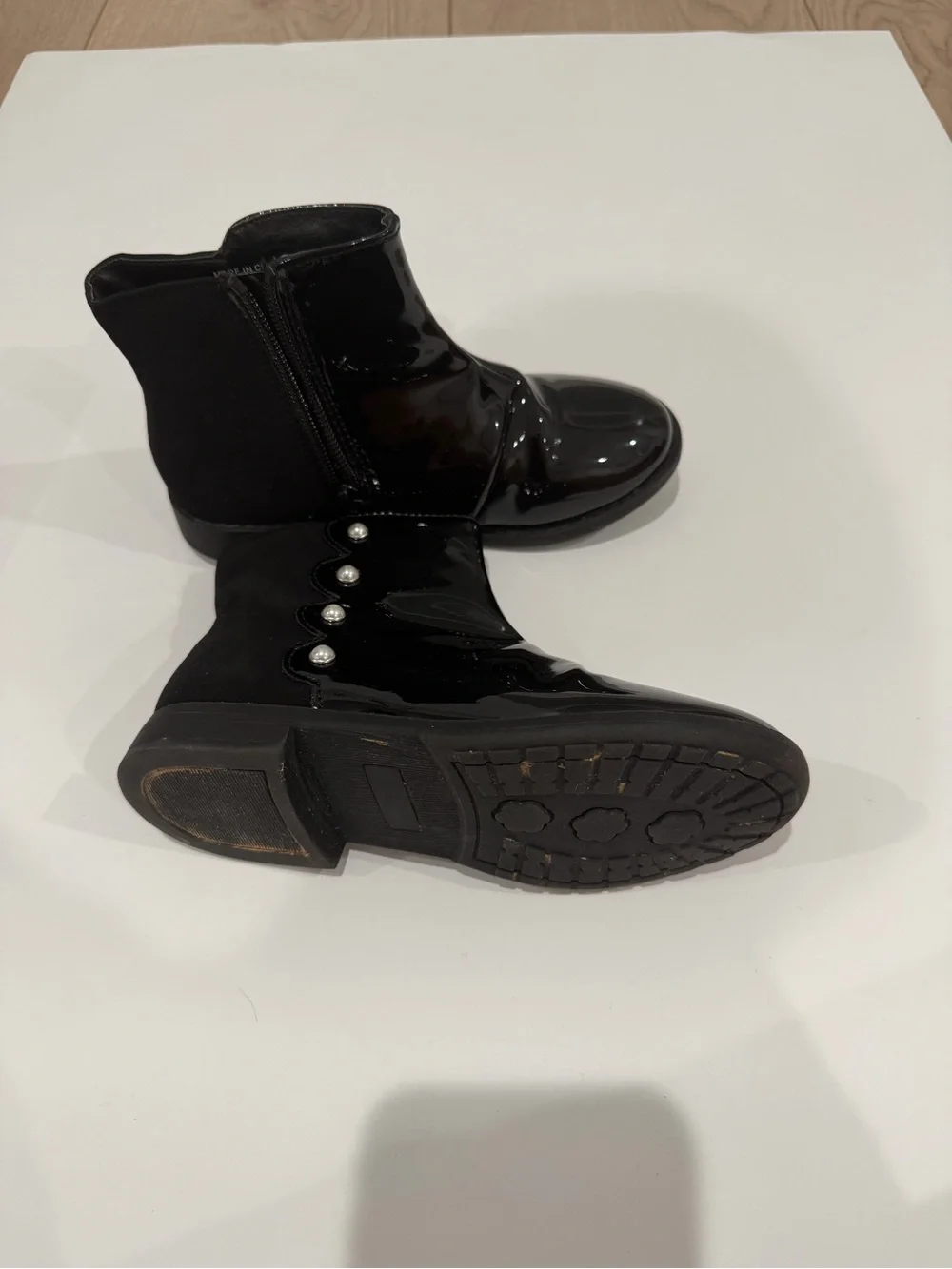 Girls Black Patent Leather-Look Ankle Boots with Pearl Buttons Side Zip